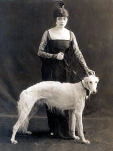 Theda Bara con suo Levriero - 1916